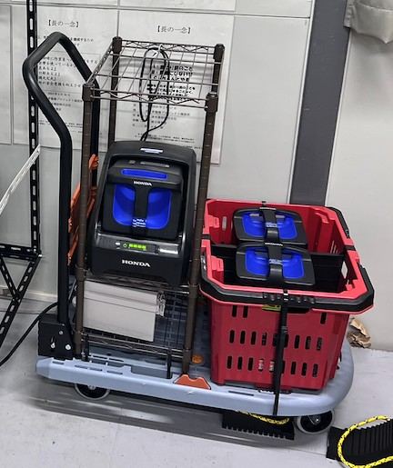 1個用充電器を台車に載せた様子